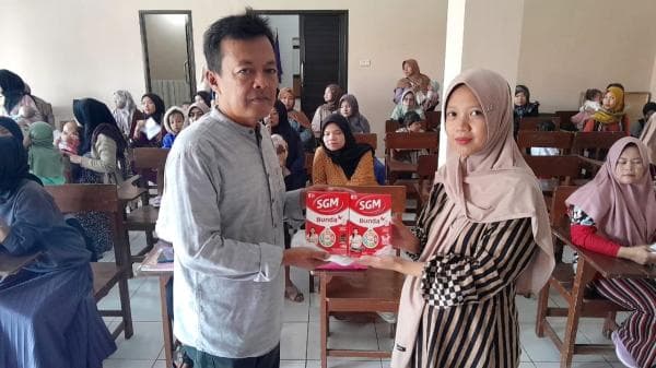 Desa Cijulang Ciamis Salurkan Bantuan Makanan Tambahan untuk Wujudkan Zero Stunting 2025