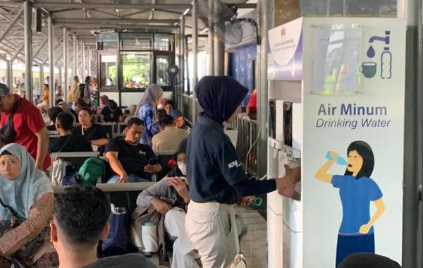 KAI Daop 8 Sediakan Water Station Gratis di Stasiun