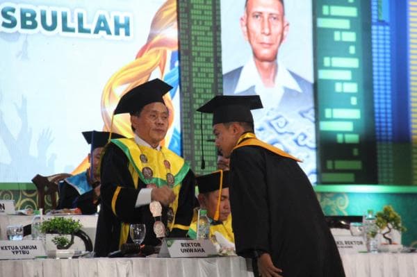 Unwaha Jombang Wisuda 622 Mahasiswa