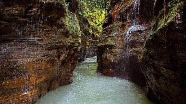 Rekomendasi 3 Tempat Wisata Hits di Pandeglang Banten, Sensasi Berenang di Alam Terbuka