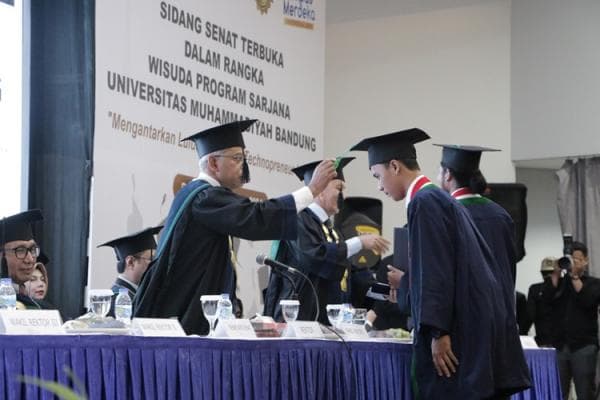 UM Bandung Gelar Wisuda ke-6, Cetak Technopreneur Berkarakter Islami dan Inspiratif