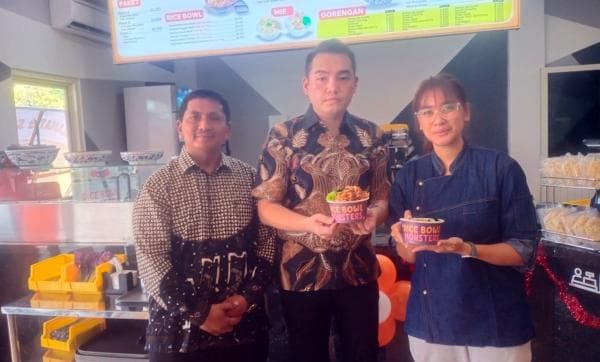 Restoran Ricebowl Monster Sidoarjo Punya Menu Unik, Es Campur Monster Untuk 30 Orang