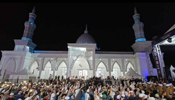 Peresmian Masjid dan Ponpes Nurul Inayaat Sambut Masyarakat dengan 14 Hadiah Umroh