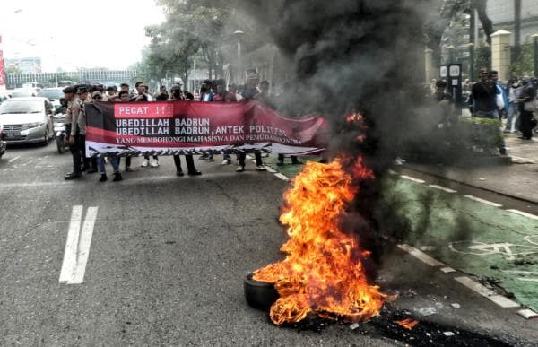 Diduga Mencatut Nama UNJ dan KMPI, Mahasiswa Demo Tuntut Ubedillah Dipecat dari Jabatannya