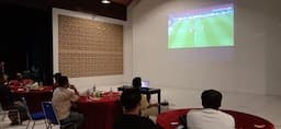 Kapolres Pasangkayu dan Jurnalis Kompak Nobar China Vs Indonesia