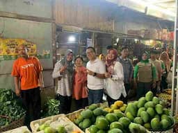 Usai Blusukan ke Pasar Tradisional Jungke, Cawabup Nomer Urut 2 Mampir ke Warung Mie Ayam