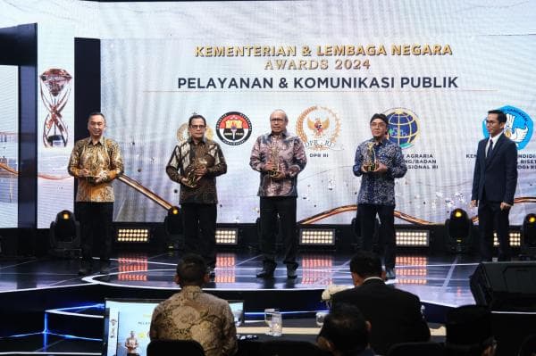 Kementerian ATR/BPN Terima Penghargaan Pelayanan dan Komunikasi Publik dari iNews TV