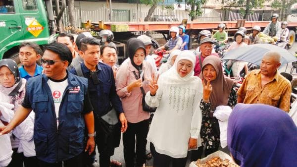 Blusukan ke Pasar PPI Surabaya, Khofifah Panen Dukungan