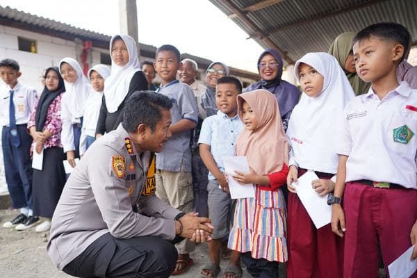 Kapolresta Banyumas Berikan Santunan kepada Anak Yatim Piatu