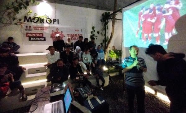 Nobar Timnas Bareng Milenial Kuningan, Paslon Yanuar-Udin Janjikan Bangun Laboratorium Entrepreneur