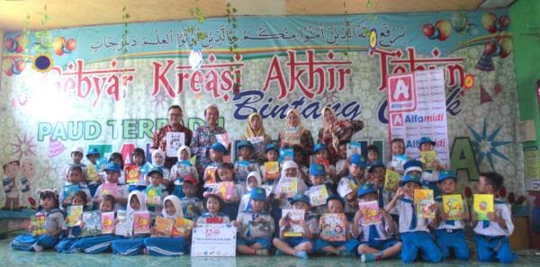 Dukung Pendidikan Anak, Alfamidi dan SGM Eksplor Sumbang Buku ke-33 Sekolah di Berbagai Kota