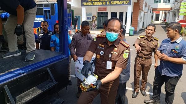 Kejari Sidoarjo Musnahkan 88,8 Kg Sabu dan 2 Ribu Pil Ekstasi Jaringan Internasional