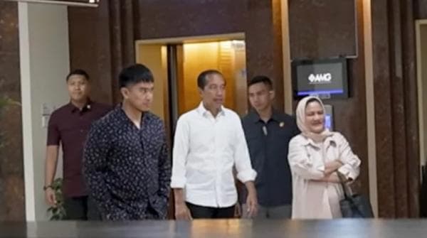 Jokowi Jenguk Cucu Baru, Bebingah Sang Tansahayu di RSIA Bunda Menteng