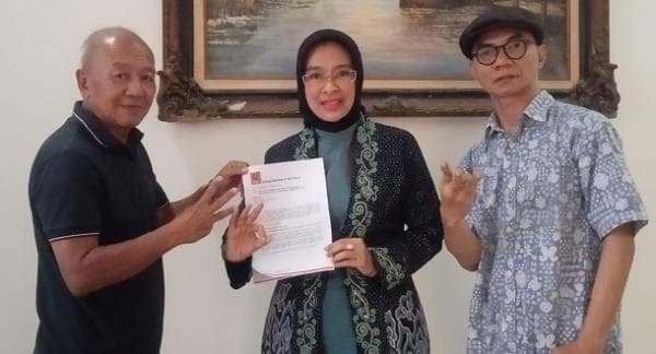 Projo Serahkan surat Dukungan Kepada Pasangan KIM Plus  Ayu - Solihin Nomor Urut 3