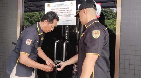 Berdiri Dekat Masjid, Kafe Minuman Alkohol di Banyumanik Semarang Disegel Satpol PP