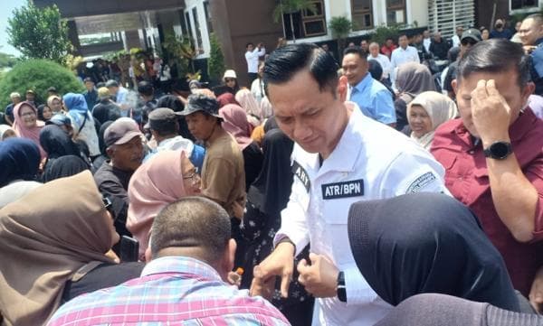 Menteri ATR Agus Harimurti Yudhoyono Temui Warga Dago Elos, Tegaskan Siap Berantas Mafia Tanah Menteri ATR Agus Harimurti Yudhoyono Temui Warga Dago Elos, Tegaskan Siap Berantas Mafia Tanah