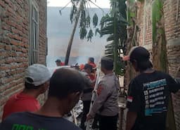 Tungku Kayu Bakar Lupa Dimatikan, Rumah Warga Terbakar