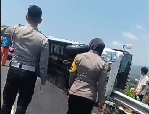 Kecelakaan Maut Minibus Angkut Puluhan Santri Terguling di Tol Ungaran, 4 Orang Tewas