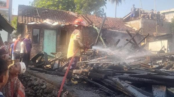 Rumah Panggung Milik Ibu Anah Warga Desa Kersamanah Garut Kebakaran