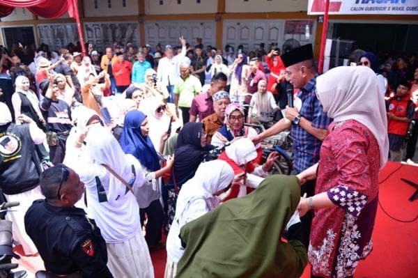 Edy Rahmayadi Dihadang Puluhan Emak-emak di Kota Tebing Tinggi