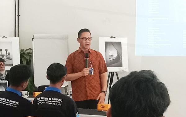 Eksplorasi Gedung Pos Indonesia, Puluhan Pelajar Ikuti Workshop Fotografi