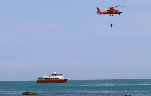 Simulasi Tsunami Heboh di Banten! Helikopter dan Tim SAR Terjun Bebas Selamatkan Korban di Lautan