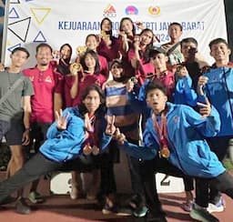 Tim Panjat Tebing Kota Bogor Juara Umum Kejurprov KU Junior 2024 di Kota Bandung