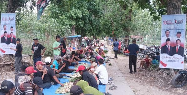 Sambut Pergantian Jokowi ke Prabowo, Ratusan Petani Grobogan Gelar Tasyakuran di Tengah Hutan