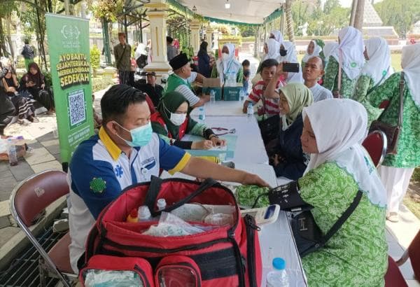 PCNU Surabaya Gelar Perayaan Hari Santri di Tugu Pahlawan, Meriah dengan Lomba dan Pengobatan Gratis