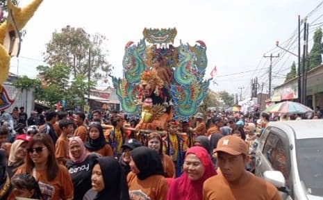 Tradisi Bebarik Desa Kanci Cirebon, Ungkapn Rasa Syukur Warga atas Hasil Bumi Melimpah