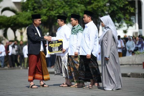 Hari Santri Nasional, Bey Ingatkan Santri Terus Berkontribusi bagi Kemajuan Bangsa