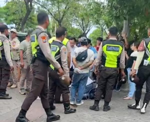 Viral! Video Kekerasan SMAK Gloria 2 Surabaya Menyebar, Sekolah Tempuh Jalur Hukum Viral! Video Kekerasan SMAK Gloria 2 Surabaya Menyebar, Sekolah Tempuh Jalur Hukum