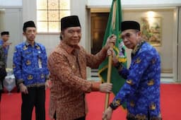 Pj Gubernur Al Muktabar Lepas Kafilah MTQ Korpri Provinsi Banten