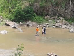 Mayat Perempuan Muda Tak Pakai CD dan BH Mengapung di Sungai Cikao Purwakarta