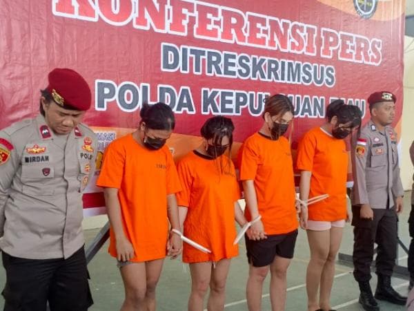 Promosi Judi Online, Empat Transpuan Ditangkap Polisi di Batam