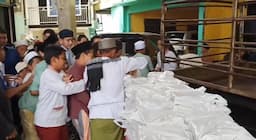 Warga Kota Bogor Terbantu Program Jumat Berkah yang Digelar Divisi Humas Polri Jelang HUT ke-73 