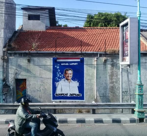 Kampanyekan Calon Gubernur, Mural Wajah Ahmad Lutfi Menghiasi Sudut Kota Brebes