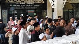 Divisi Humas Polri Bagikan 14.600 Makan Gratis di 73 Masjid di Indonesia 