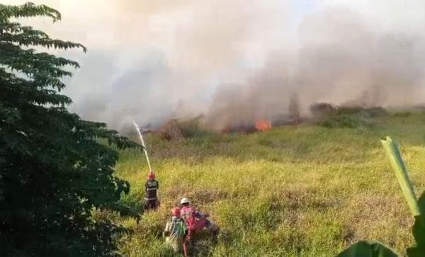 Kebakaran Lahan Kosong di Kartasura, Asap Pekat Menerpa RS UNS dan RS Ortopedi 