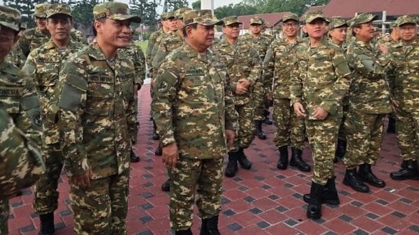 Adu Gaya Menteri Kabinet Merah Putih Pakai Seragam Militer saat Digembleng di Akmil Magelang