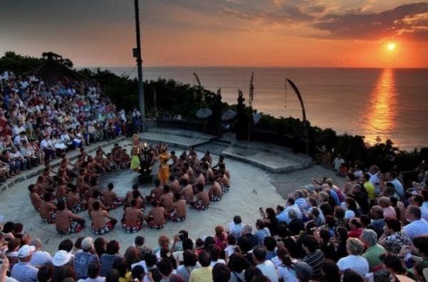 Sekelumit Sejarah Singkat Tari Kecak Bali Berserta Keunikan dan Maknanya