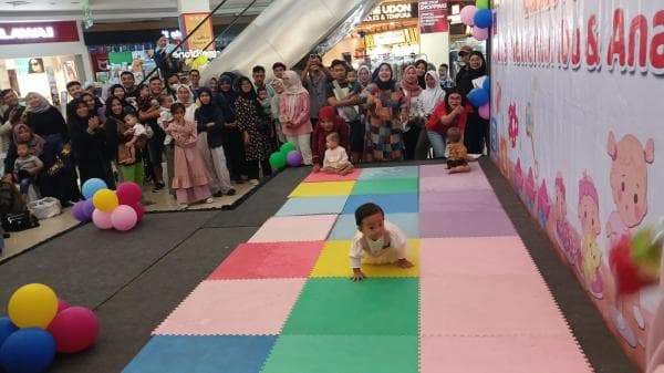 Serunya Lomba Bayi Merangkak di Plaza Asia Tasikmalaya, Gayanya Menggemaskan