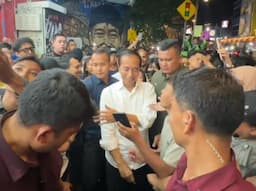 Momen Jokowi Melepas Rindu Suasana Malam di Kota Solo