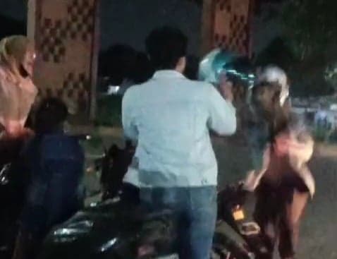 Mengerikan! Pemotor Cekcok di Cilegon Berakhir Dibacok, Korban Luka Parah!