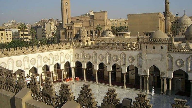 Universitas Al-Azhar Berhentikan Profesor karena Bikin Fatwa Warga Boleh Nyuri Listrik