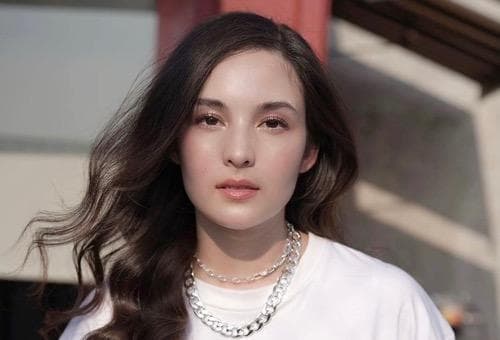 7 Artis Indonesia yang Berdarah Amerika, Nomor 2 Putri Seorang Diva 7 Artis Indonesia yang Berdarah Amerika, Nomor 2 Putri Seorang Diva