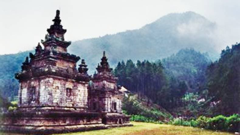 7 Peninggalan Kerajaan Kutai, dari Prasasti hingga Ketopong Sultan 7 Peninggalan Kerajaan Kutai, dari Prasasti hingga Ketopong Sultan