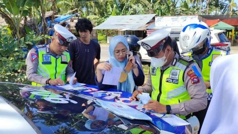 10 Arti Mimpi Ditilang Polisi, Salah Satunya Ada yang Mengagumimu