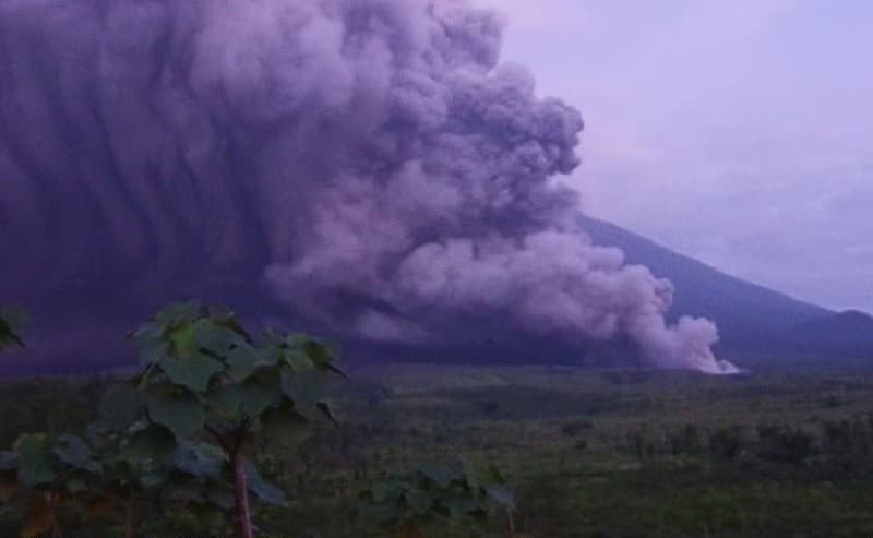 Imbas Erupsi Gunung Semeru, Airnav keluarkan Peringatan Penerbangan di 2 Bandara Ini