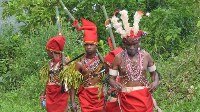 Deretan Suku Mendiami Dataran Maluku, Tersebar di Pulau Ambon hingga Kepulauan Kei Deretan Suku Mendiami Dataran Maluku, Tersebar di Pulau Ambon hingga Kepulauan Kei